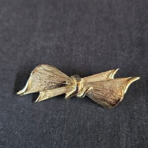 Vintage Gerry's Gold Tone Ribbon Bow Brooch Pin Signed Accessory